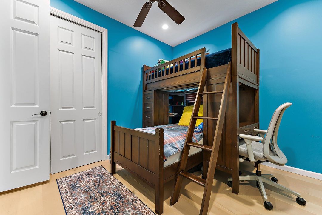 出租: $10,250 (3 贝兹, 2 浴室, 2621 平方英尺)