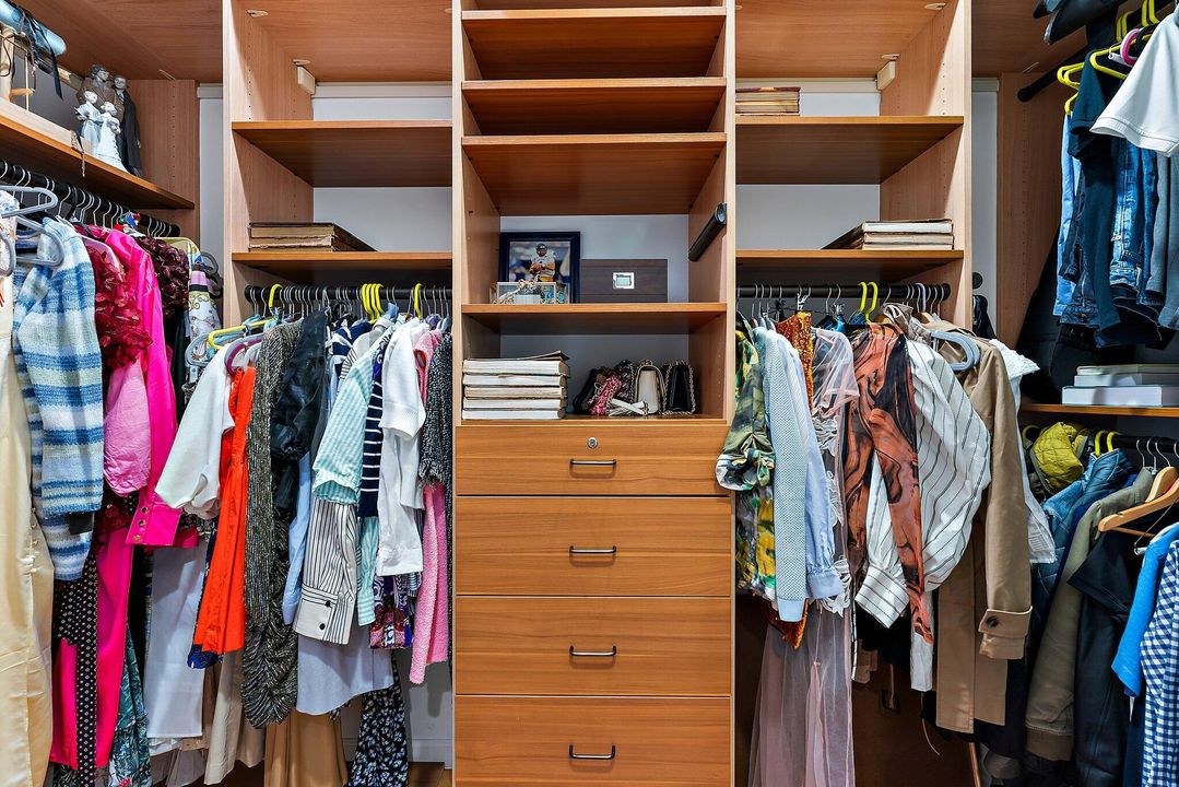 出租: $10,250 (3 贝兹, 2 浴室, 2621 平方英尺)