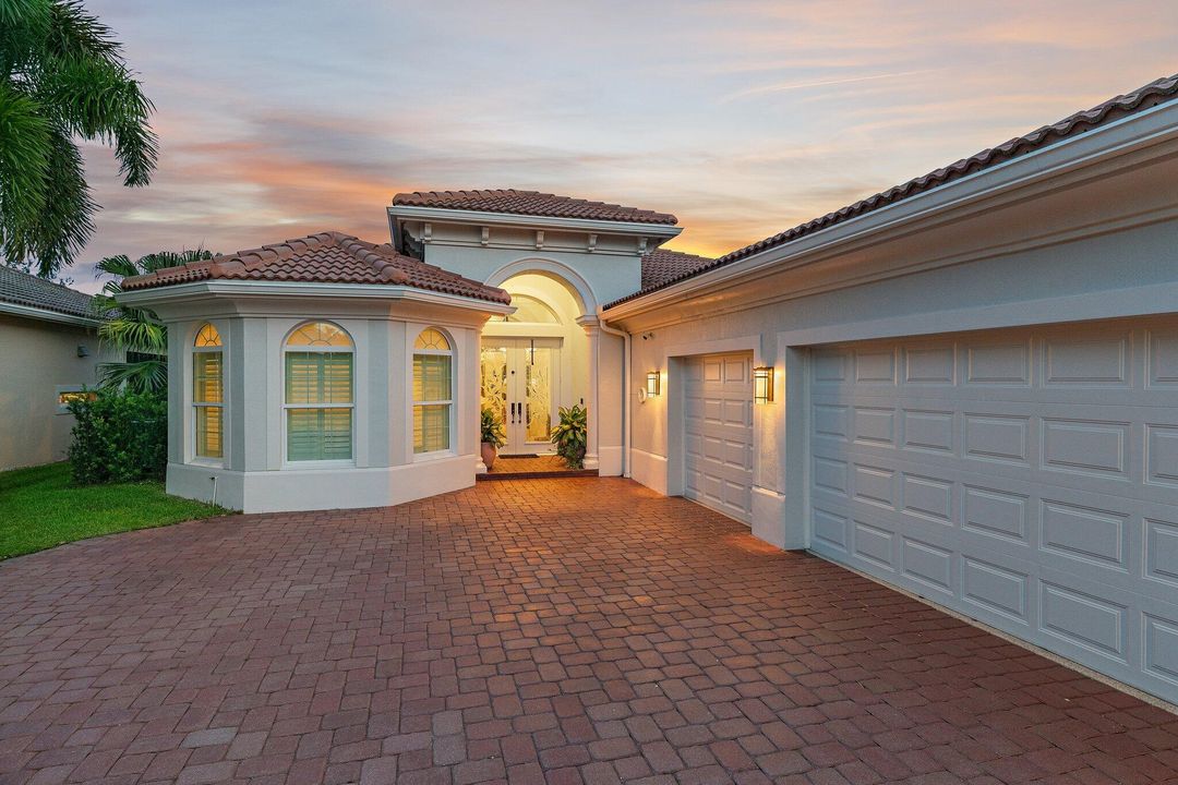 出租: $10,250 (3 贝兹, 2 浴室, 2621 平方英尺)