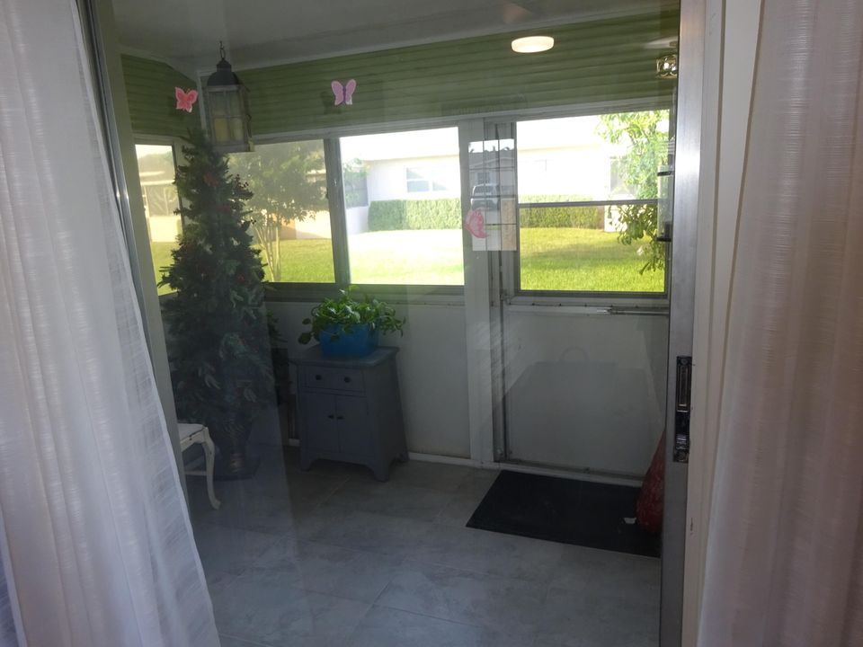 For Sale: $154,900 (1 beds, 1 baths, 662 Square Feet)