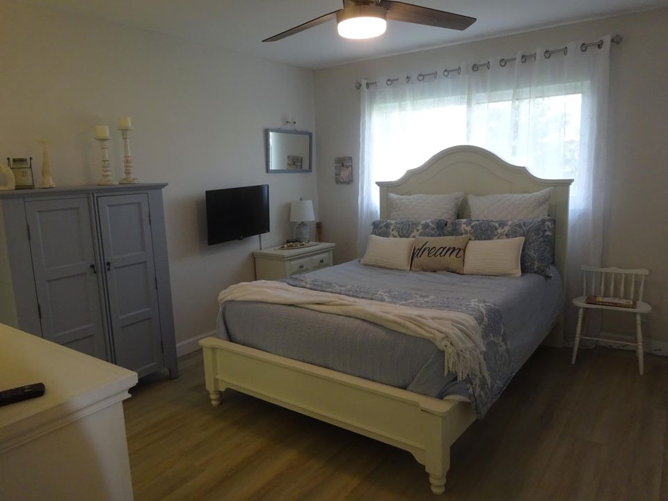 For Sale: $154,900 (1 beds, 1 baths, 662 Square Feet)