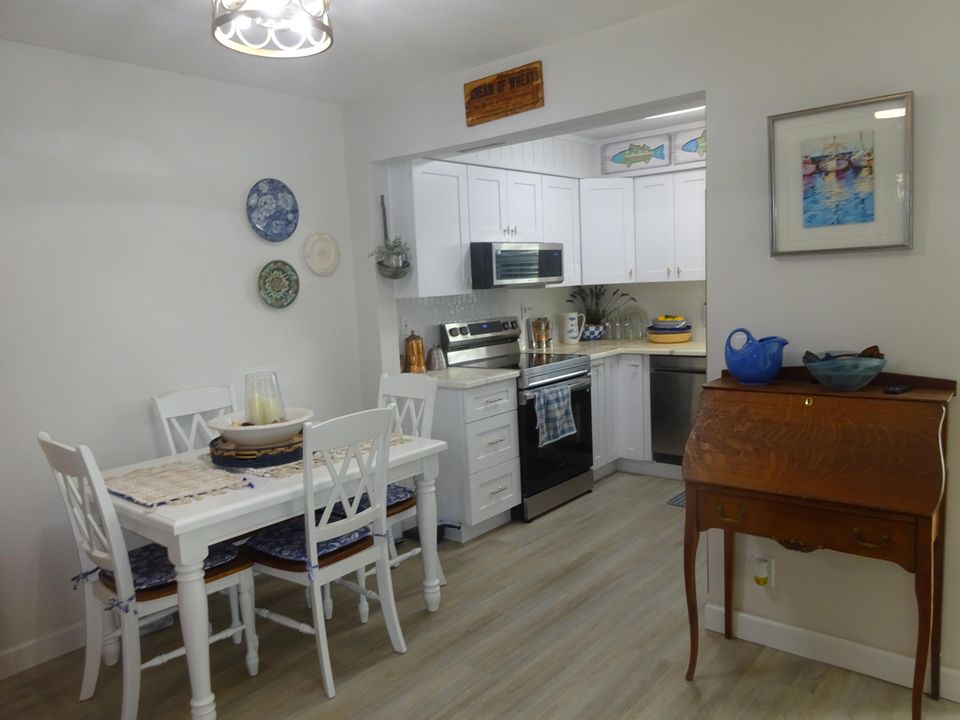 For Sale: $154,900 (1 beds, 1 baths, 662 Square Feet)