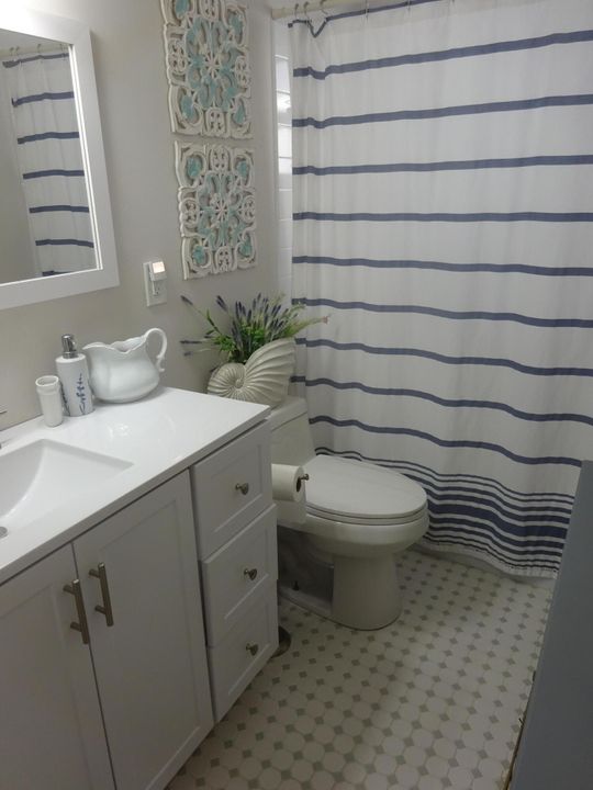 For Sale: $154,900 (1 beds, 1 baths, 662 Square Feet)