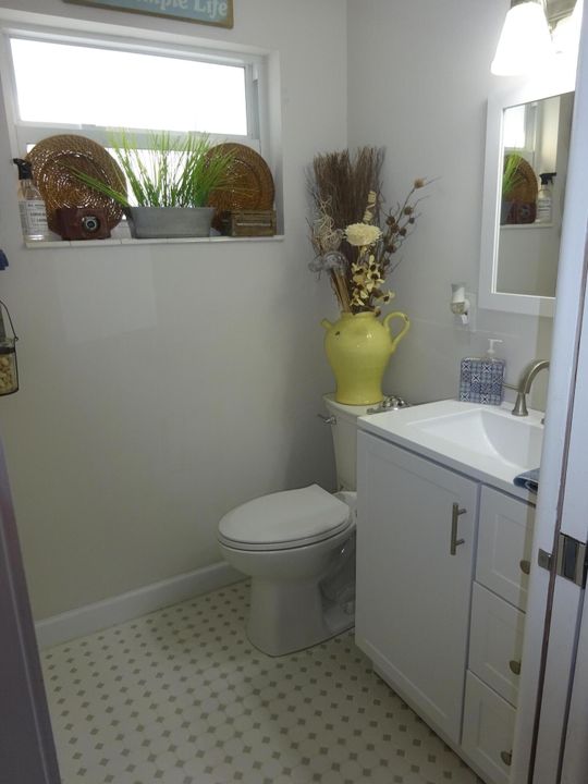 For Sale: $154,900 (1 beds, 1 baths, 662 Square Feet)