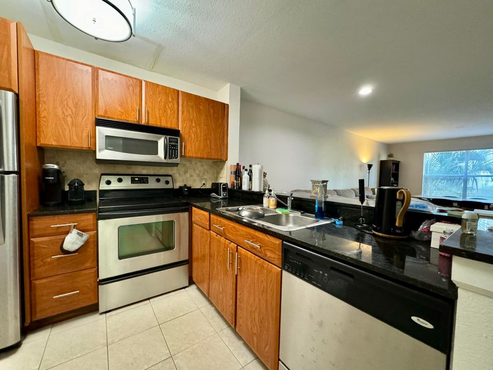 For Rent: $1,875 (1 beds, 1 baths, 672 Square Feet)