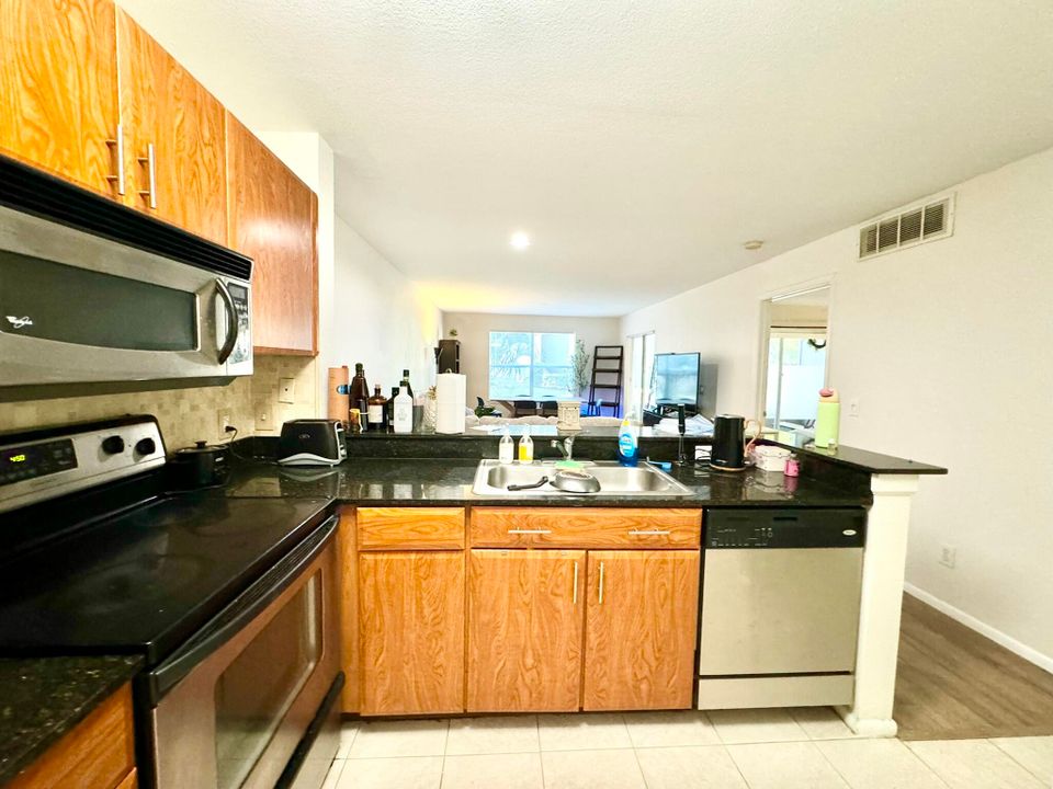 For Rent: $1,875 (1 beds, 1 baths, 672 Square Feet)