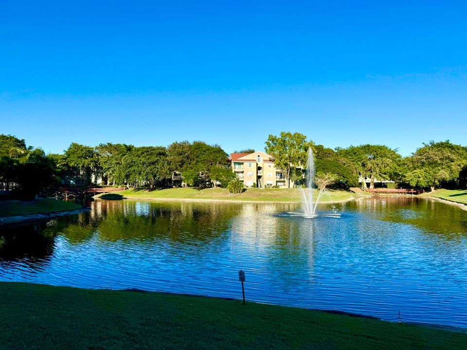 For Rent: $1,875 (1 beds, 1 baths, 672 Square Feet)