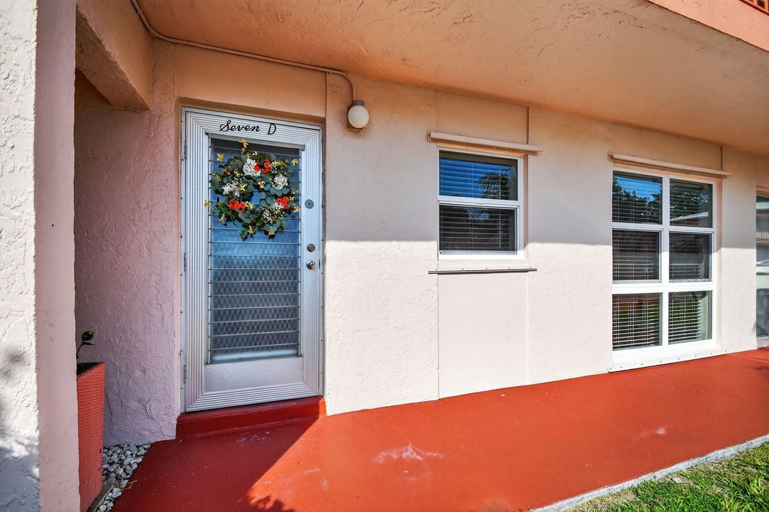 For Sale: $143,900 (1 beds, 1 baths, 672 Square Feet)