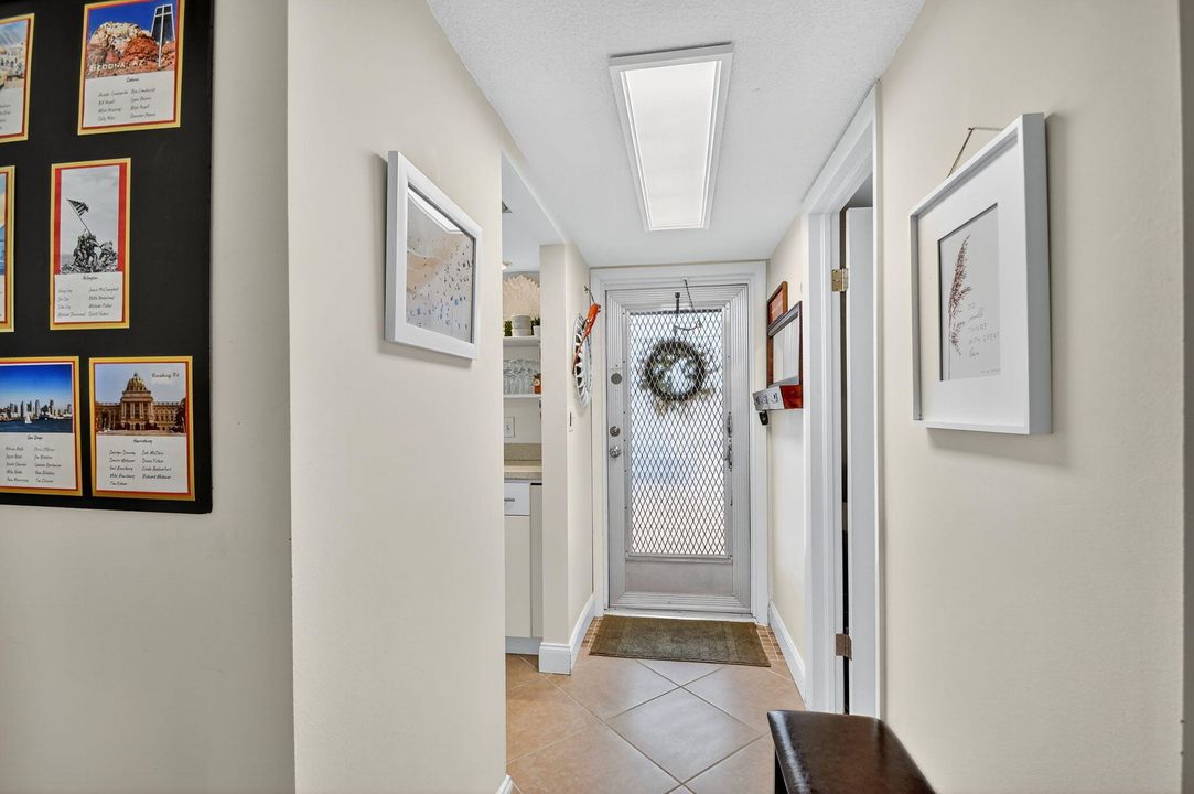 For Sale: $143,900 (1 beds, 1 baths, 672 Square Feet)