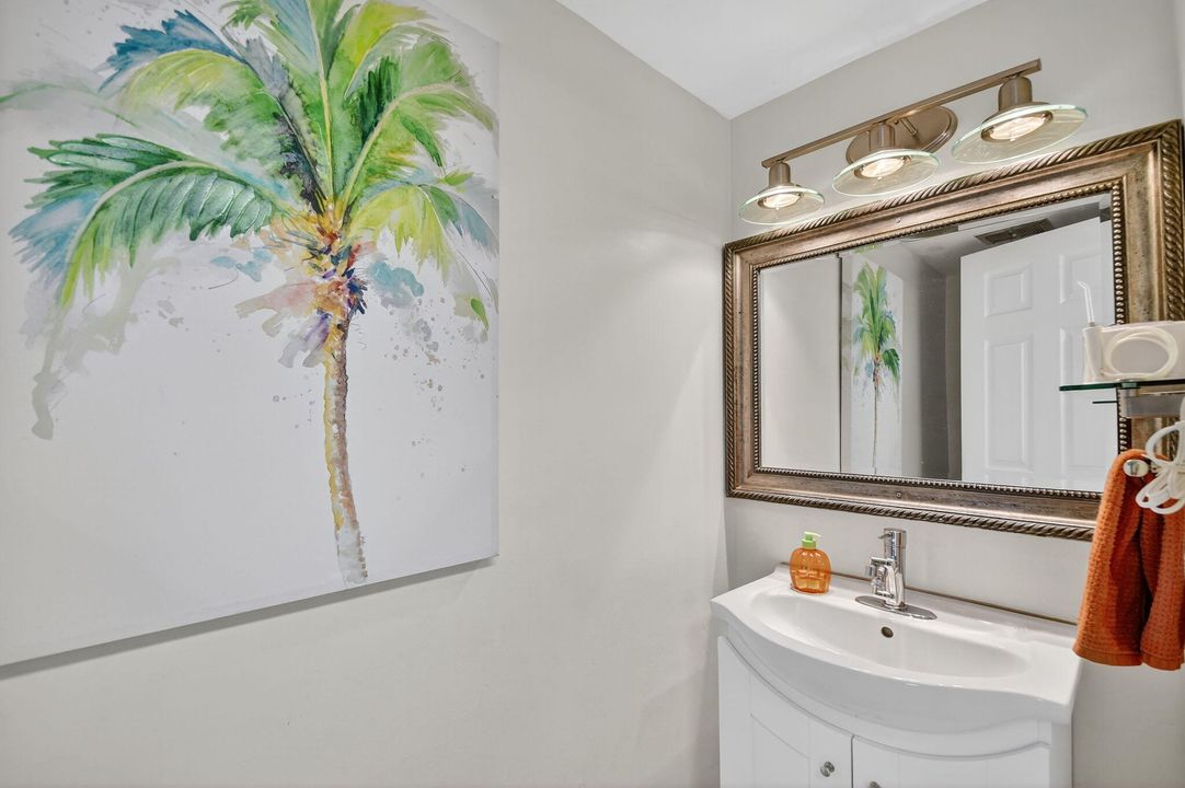 For Sale: $143,900 (1 beds, 1 baths, 672 Square Feet)