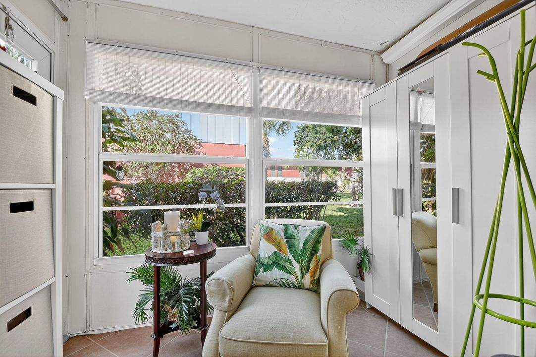 For Sale: $143,900 (1 beds, 1 baths, 672 Square Feet)