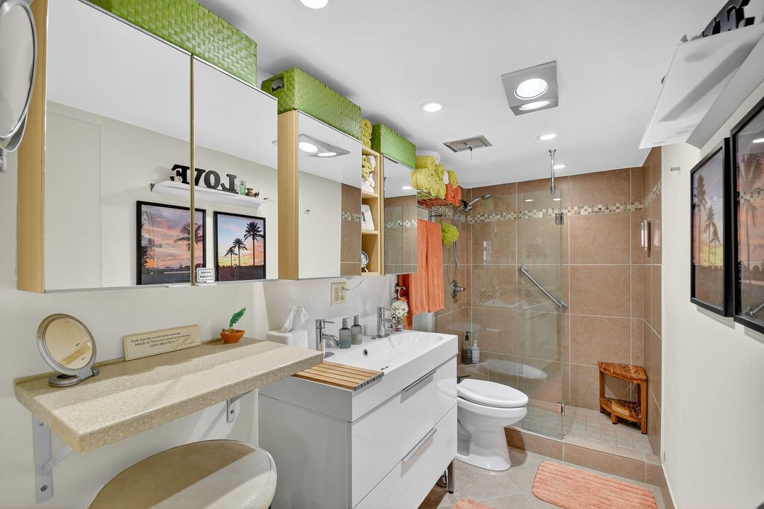 For Sale: $143,900 (1 beds, 1 baths, 672 Square Feet)