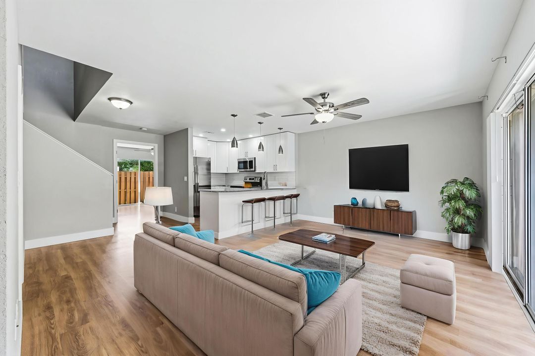 En Venta: $295,000 (3 camas, 2 baños, 1365 Pies cuadrados)