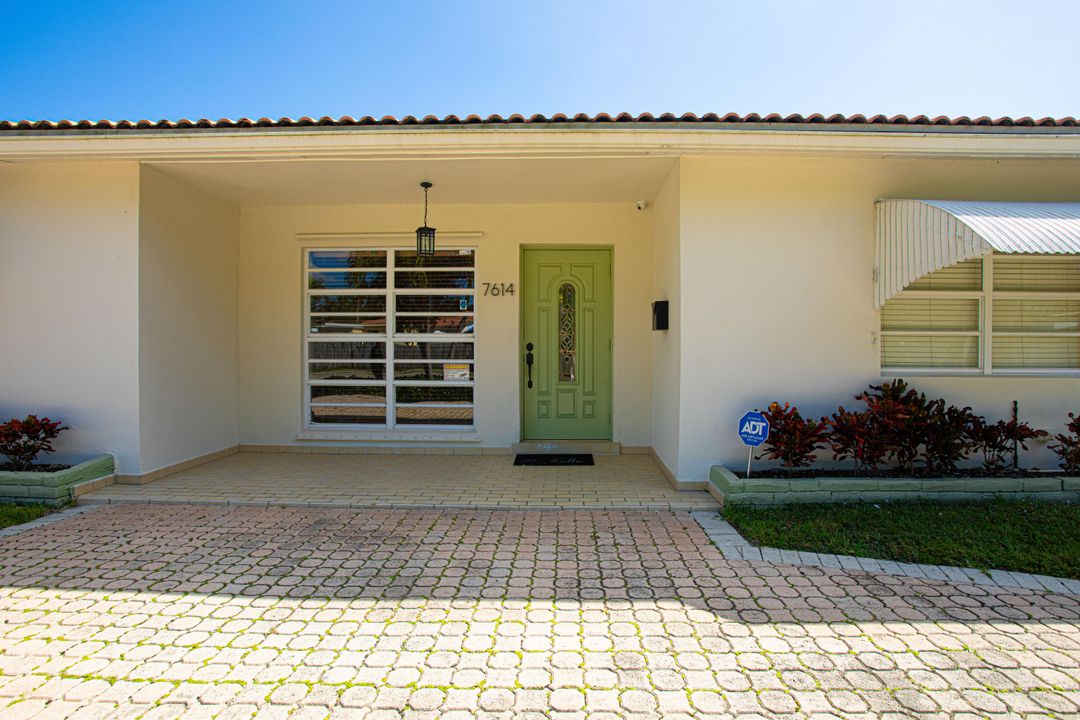 Active With Contract: $1,249,000 (3 beds, 2 baths, 1335 Square Feet)