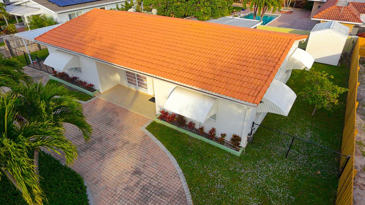 Active With Contract: $1,249,000 (3 beds, 2 baths, 1335 Square Feet)