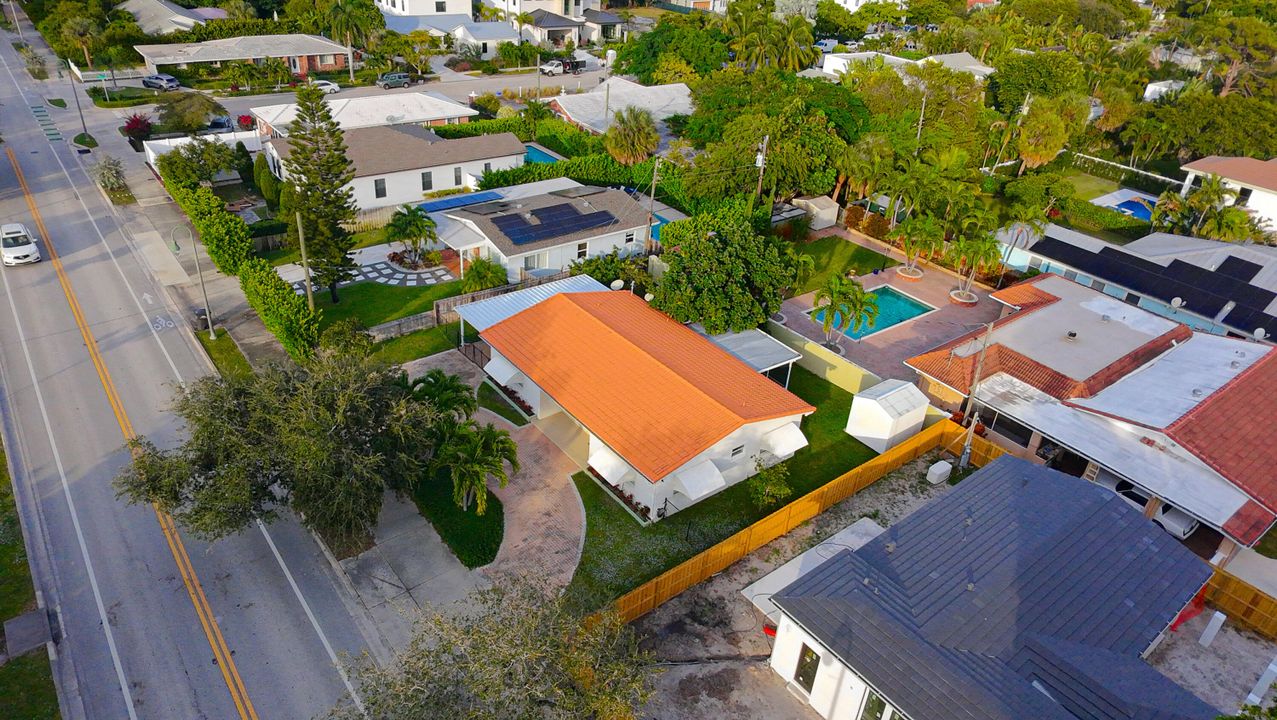 Active With Contract: $1,249,000 (3 beds, 2 baths, 1335 Square Feet)