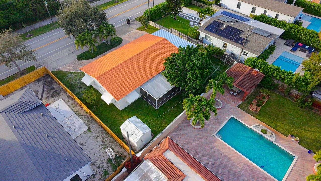 Active With Contract: $1,249,000 (3 beds, 2 baths, 1335 Square Feet)