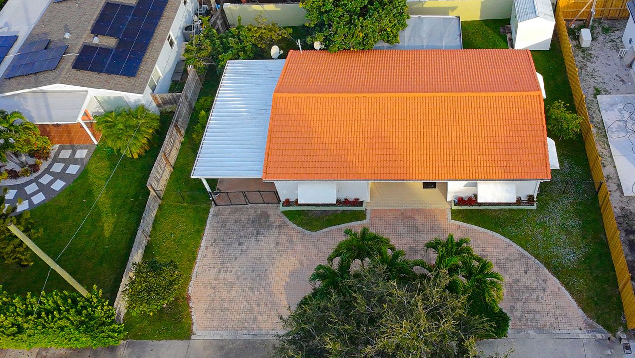 Active With Contract: $1,249,000 (3 beds, 2 baths, 1335 Square Feet)