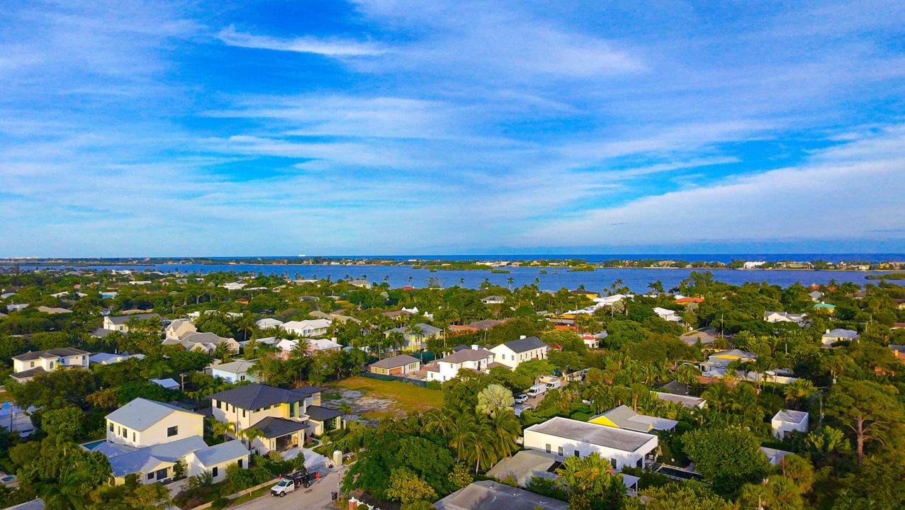 Active With Contract: $1,249,000 (3 beds, 2 baths, 1335 Square Feet)