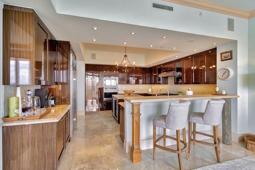 出租: $30,000 (3 贝兹, 3 浴室, 3605 平方英尺)