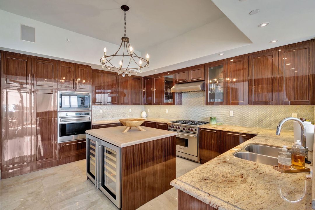 出租: $30,000 (3 贝兹, 3 浴室, 3605 平方英尺)