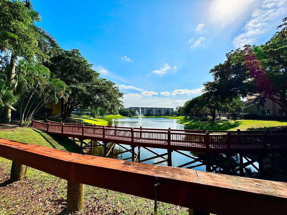 For Rent: $1,875 (1 beds, 1 baths, 672 Square Feet)