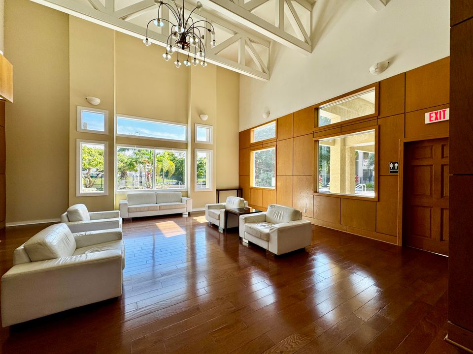 For Rent: $1,875 (1 beds, 1 baths, 672 Square Feet)