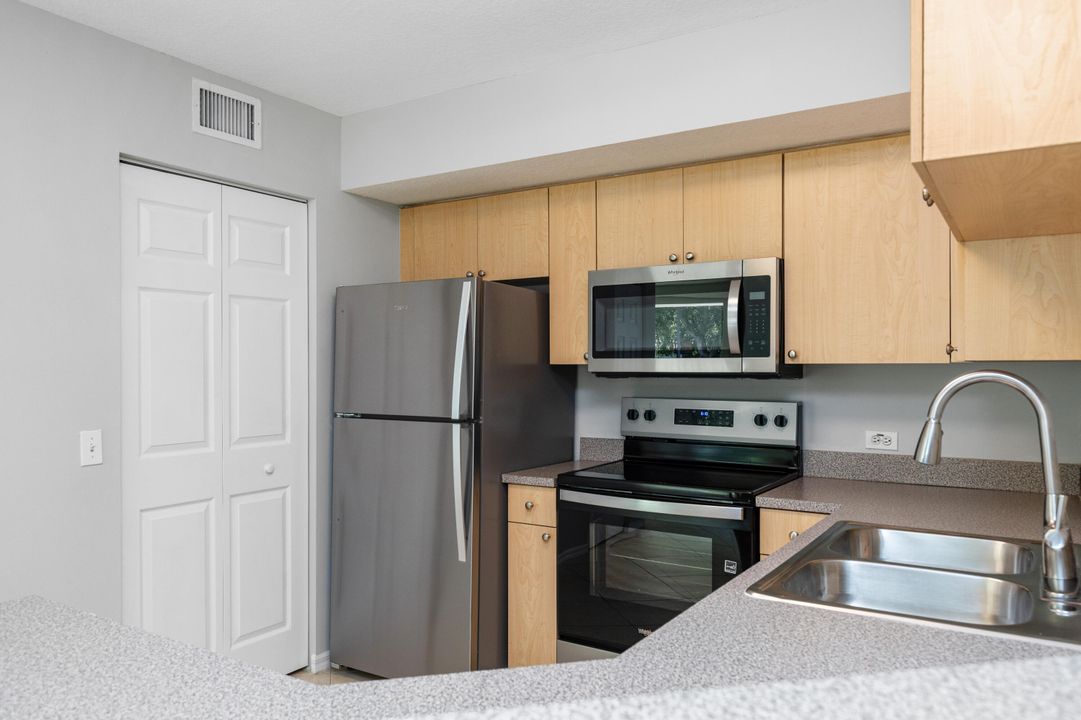 En Venta: $295,000 (3 camas, 2 baños, 1266 Pies cuadrados)