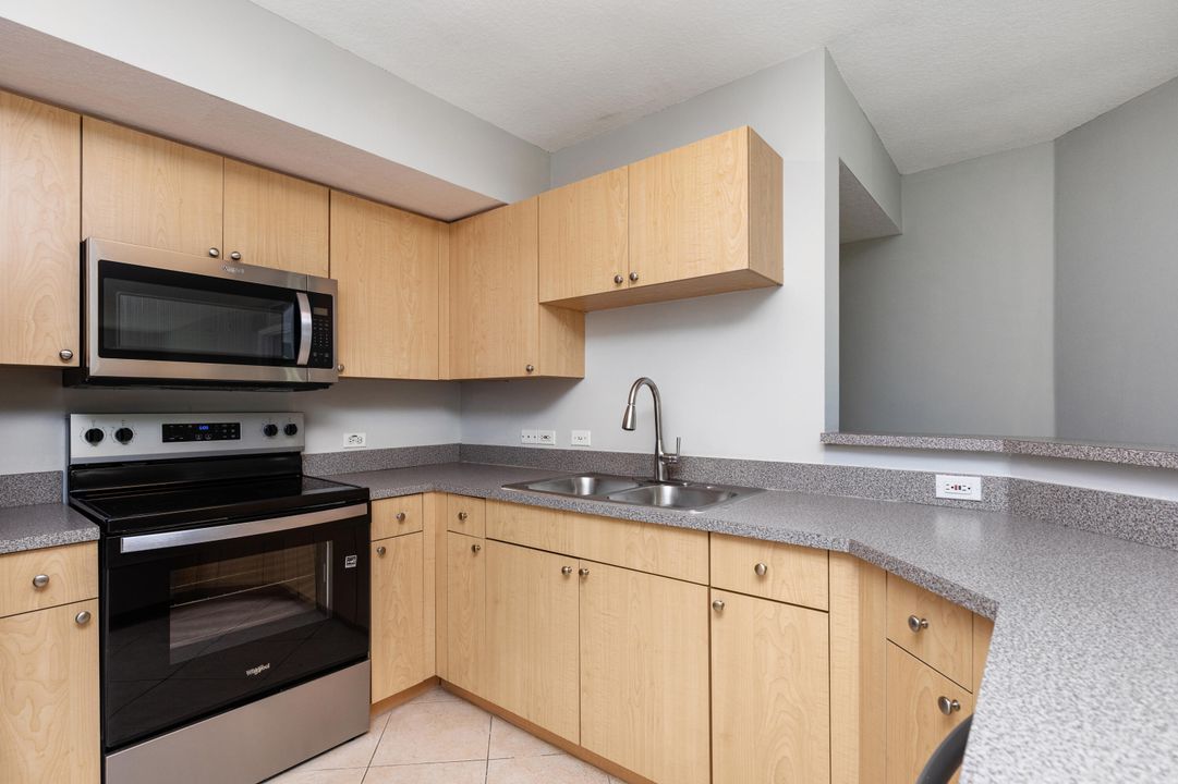 En Venta: $295,000 (3 camas, 2 baños, 1266 Pies cuadrados)