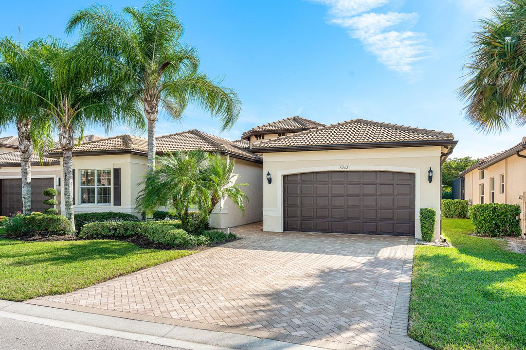 For Sale: $1,125,000 (4 beds, 3 baths, 2770 Square Feet)