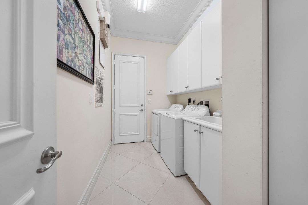 For Sale: $1,125,000 (4 beds, 3 baths, 2770 Square Feet)