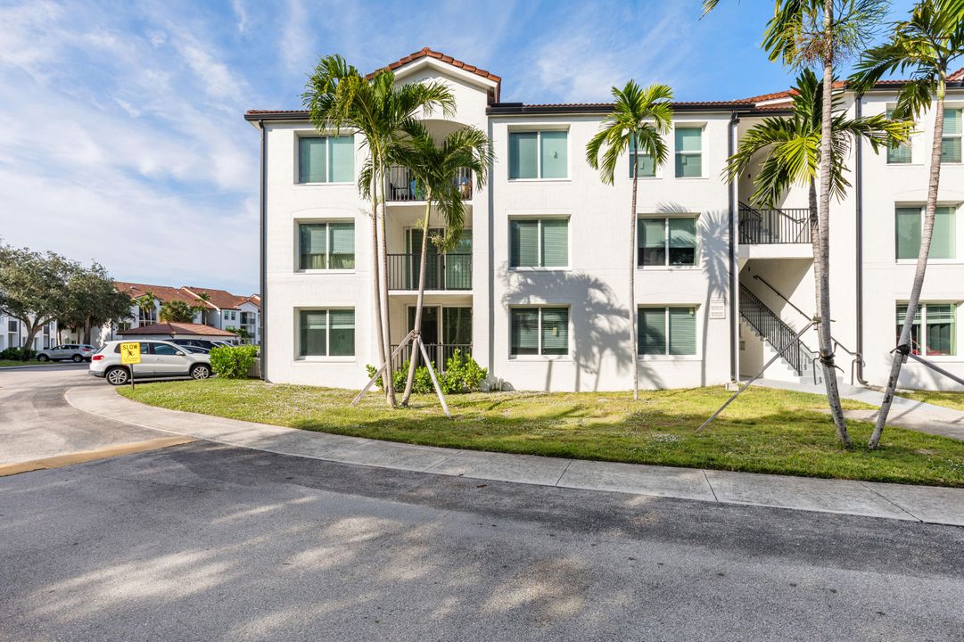 En Venta: $295,000 (3 camas, 2 baños, 1266 Pies cuadrados)