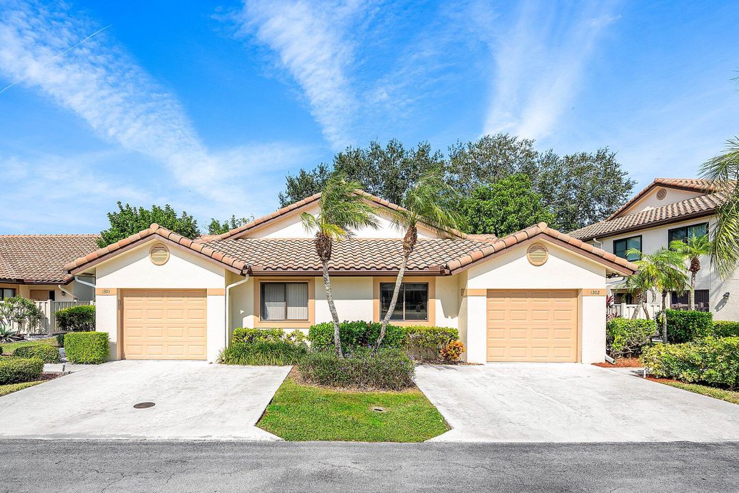 Active With Contract: $325,000 (2 beds, 2 baths, 1550 Square Feet)