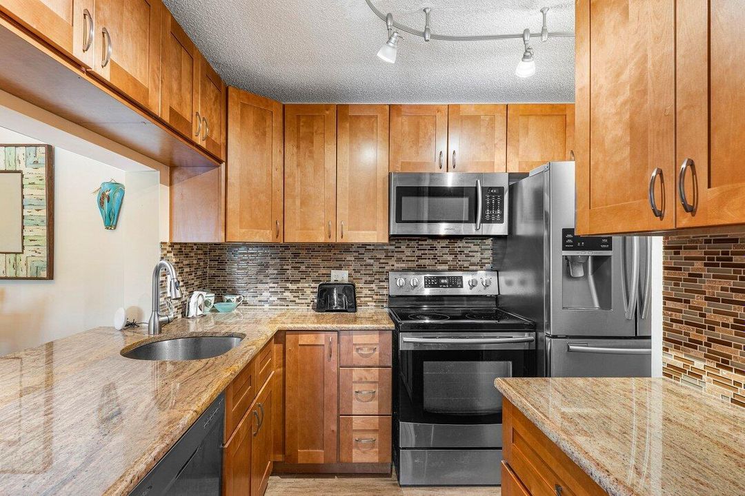 En Venta: $250,000 (2 camas, 2 baños, 1005 Pies cuadrados)