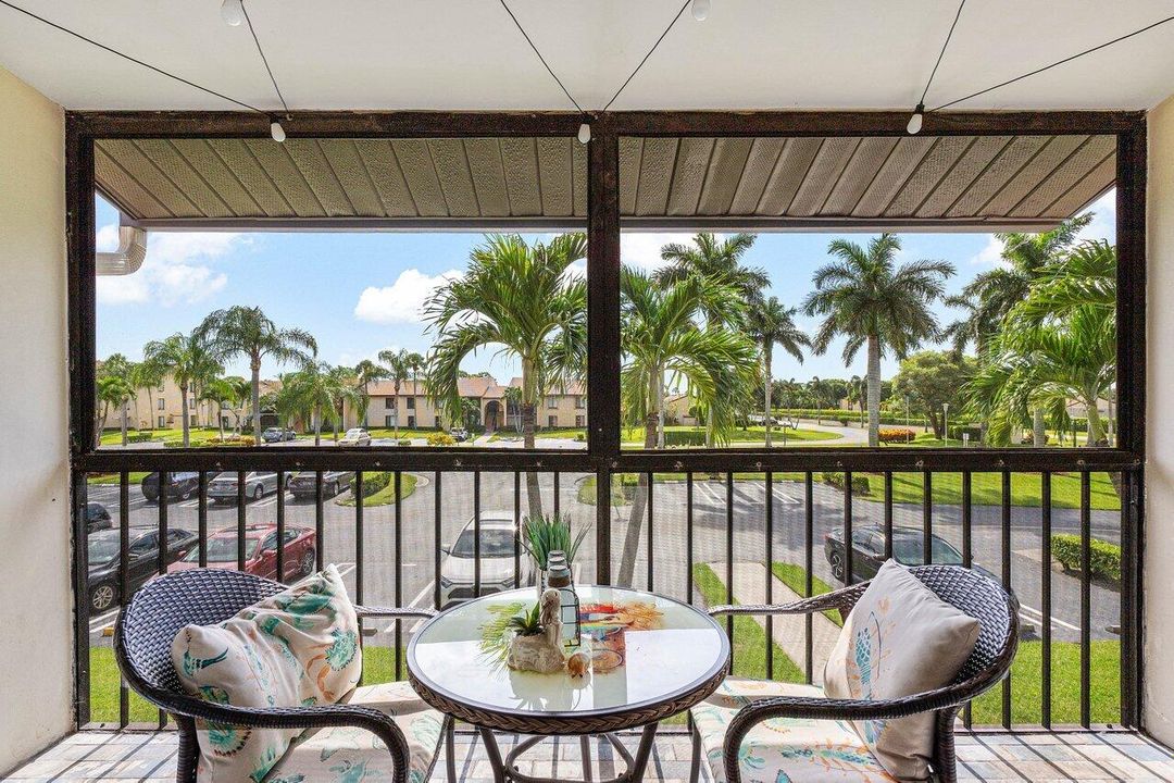 En Venta: $250,000 (2 camas, 2 baños, 1005 Pies cuadrados)