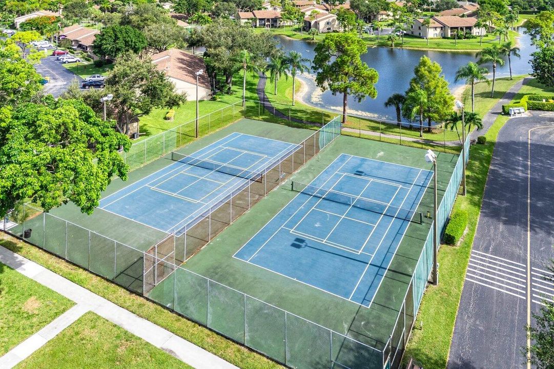 En Venta: $250,000 (2 camas, 2 baños, 1005 Pies cuadrados)