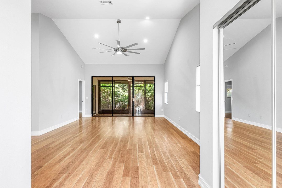 Active With Contract: $325,000 (2 beds, 2 baths, 1550 Square Feet)