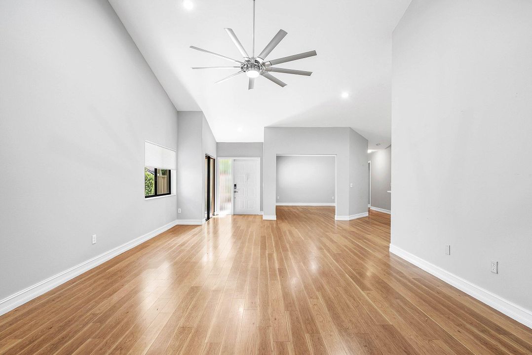 Active With Contract: $325,000 (2 beds, 2 baths, 1550 Square Feet)