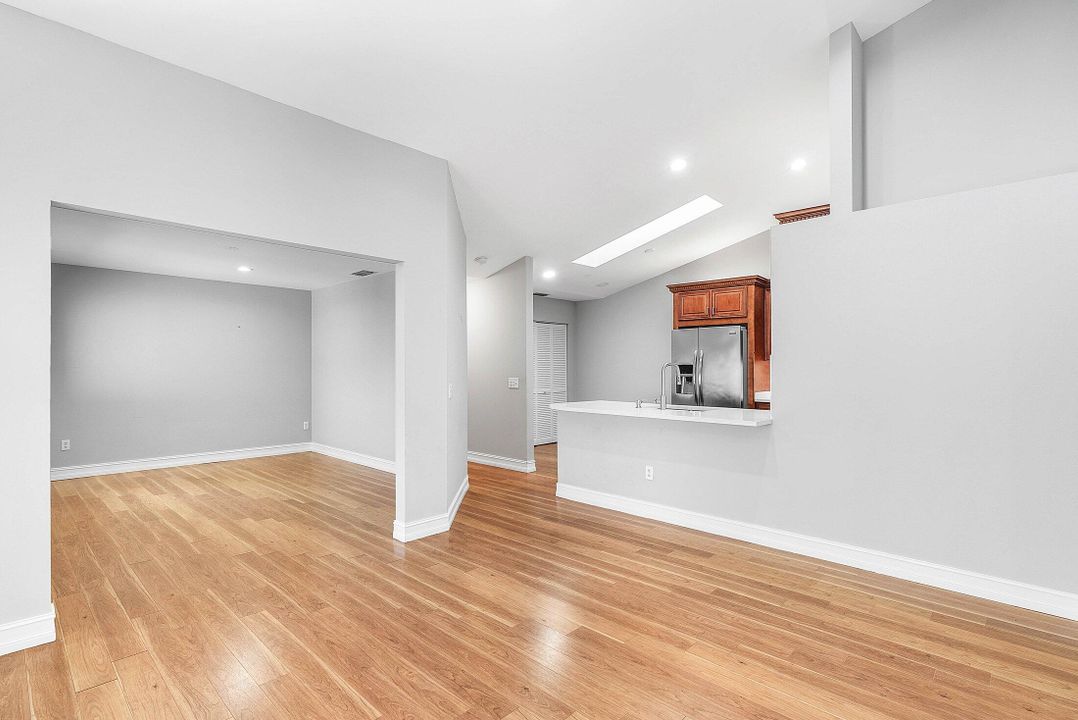 Active With Contract: $325,000 (2 beds, 2 baths, 1550 Square Feet)