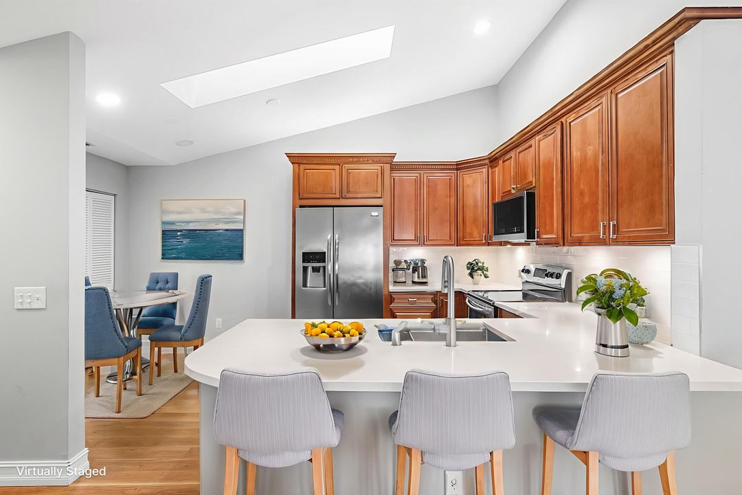 Active With Contract: $325,000 (2 beds, 2 baths, 1550 Square Feet)