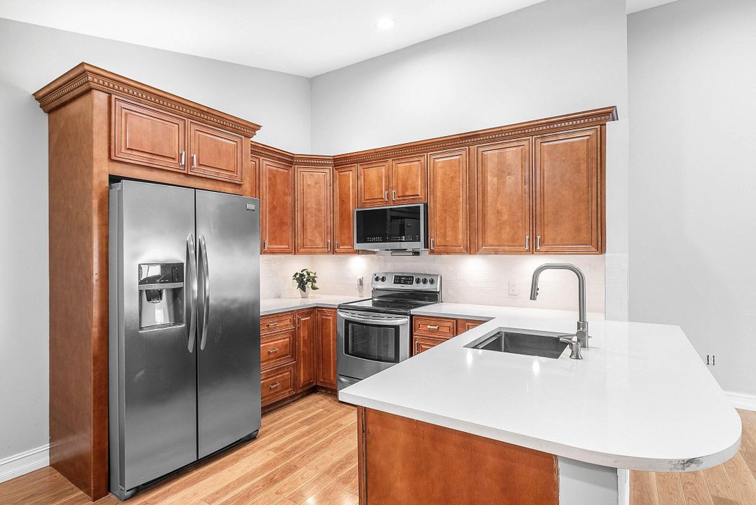 Active With Contract: $325,000 (2 beds, 2 baths, 1550 Square Feet)