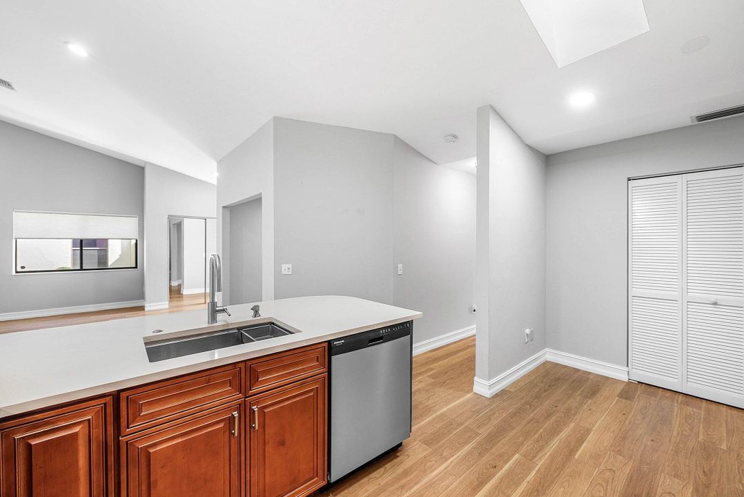 Active With Contract: $325,000 (2 beds, 2 baths, 1550 Square Feet)