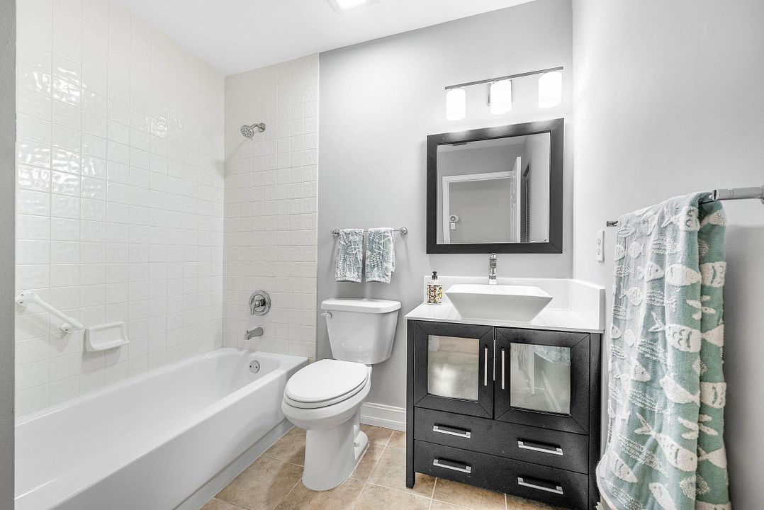 Active With Contract: $325,000 (2 beds, 2 baths, 1550 Square Feet)