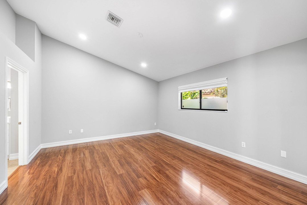 Active With Contract: $325,000 (2 beds, 2 baths, 1550 Square Feet)