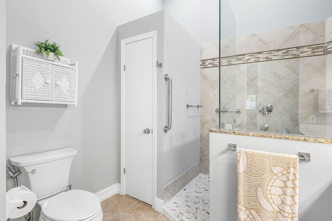 Active With Contract: $325,000 (2 beds, 2 baths, 1550 Square Feet)