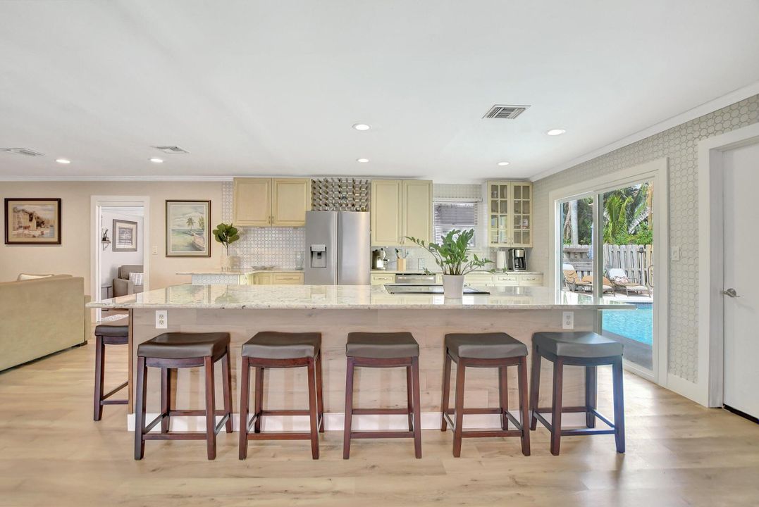 For Rent: $5,400 (4 beds, 2 baths, 1884 Square Feet)