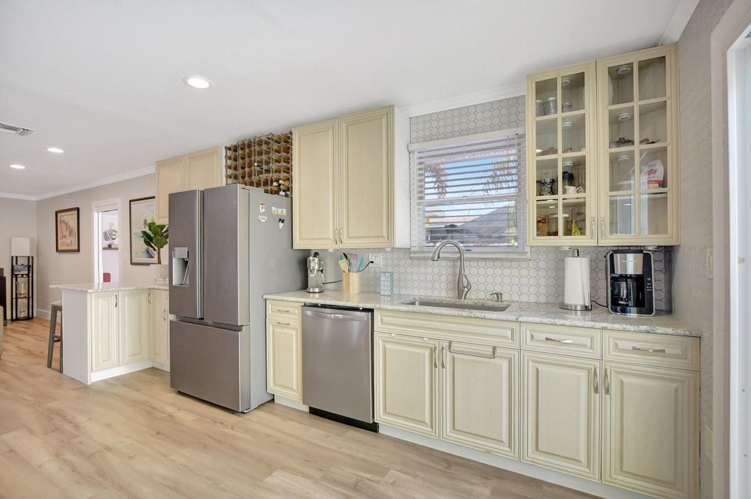 For Rent: $5,400 (4 beds, 2 baths, 1884 Square Feet)