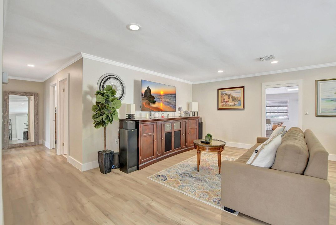 For Rent: $5,400 (4 beds, 2 baths, 1884 Square Feet)