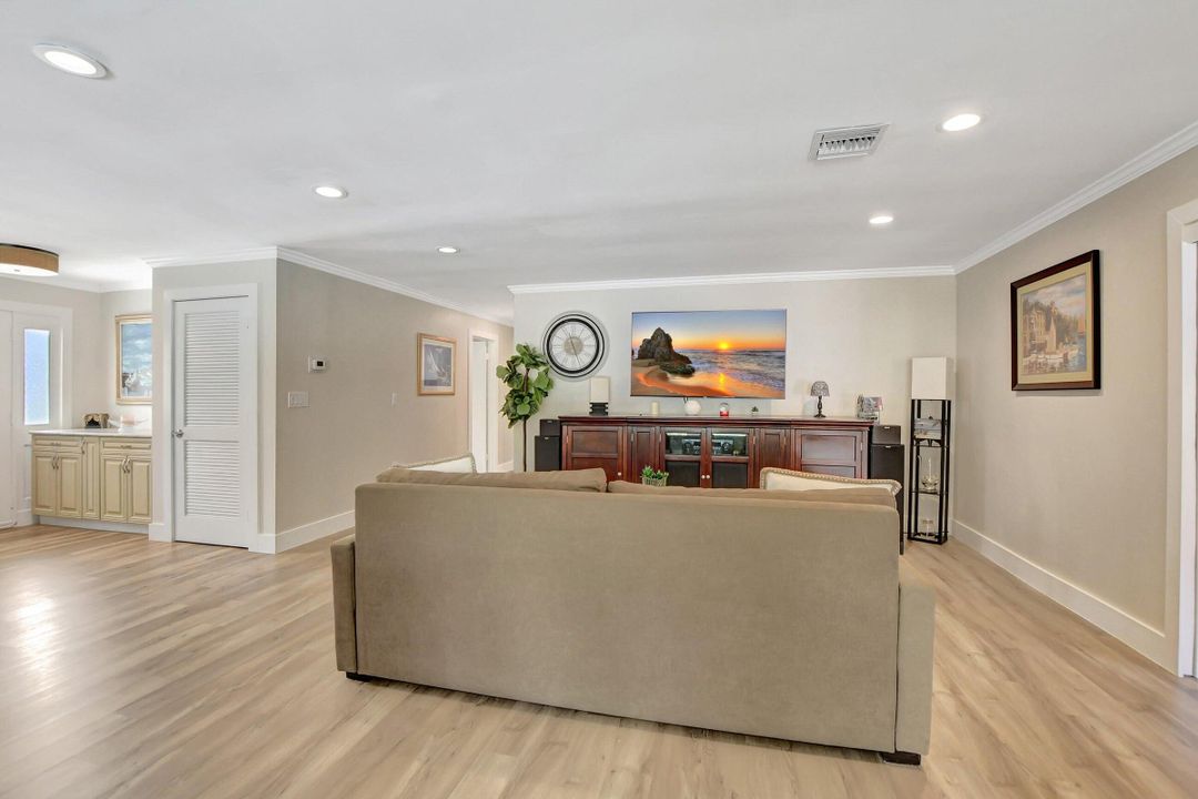 For Rent: $5,400 (4 beds, 2 baths, 1884 Square Feet)