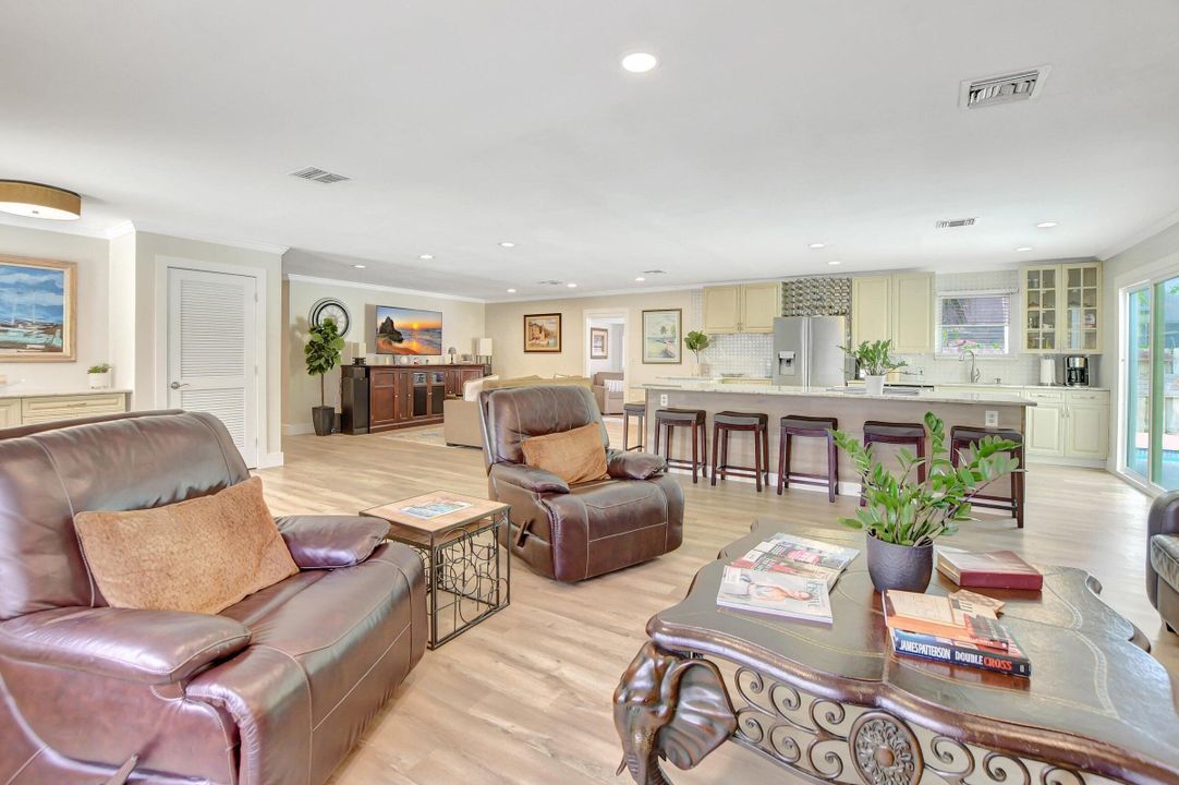 For Rent: $5,400 (4 beds, 2 baths, 1884 Square Feet)